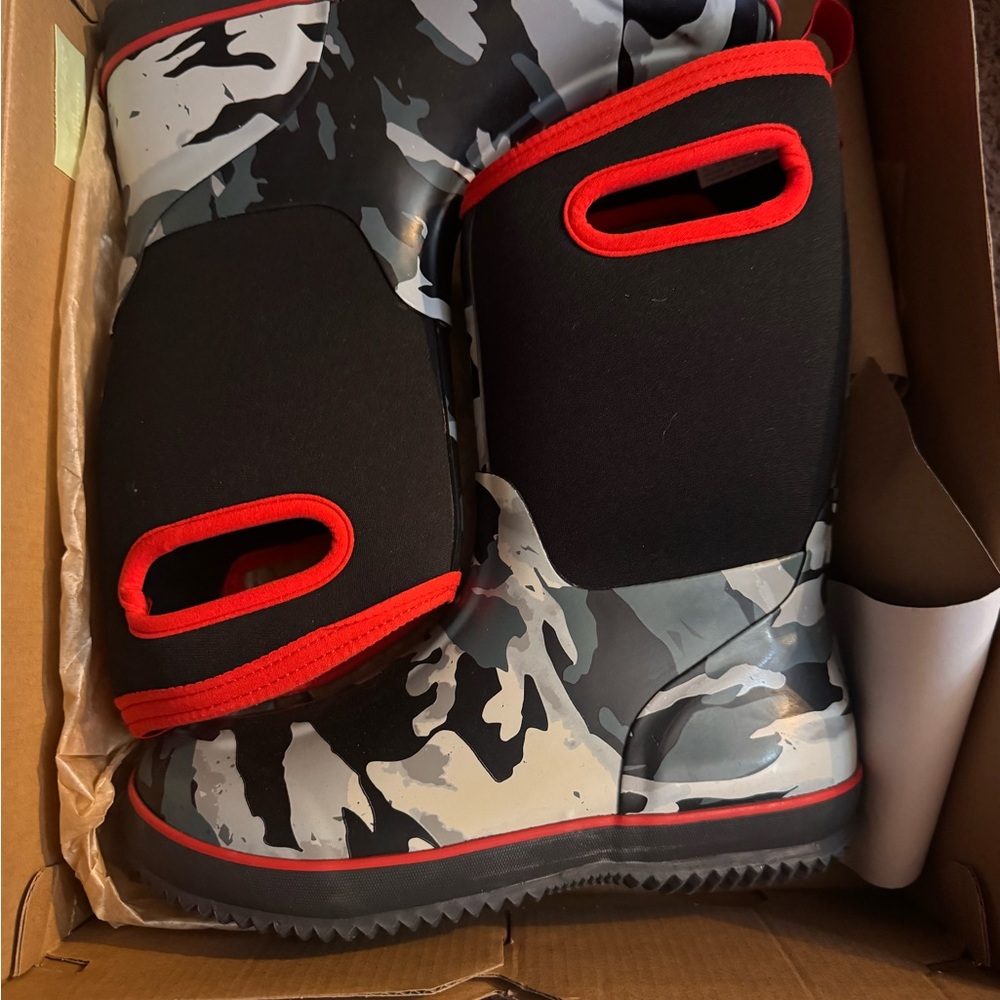 DSG Kids snow Boots - Black, Gray, Red